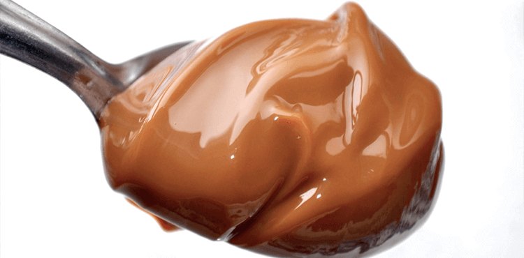 dulce de leche en cuchara